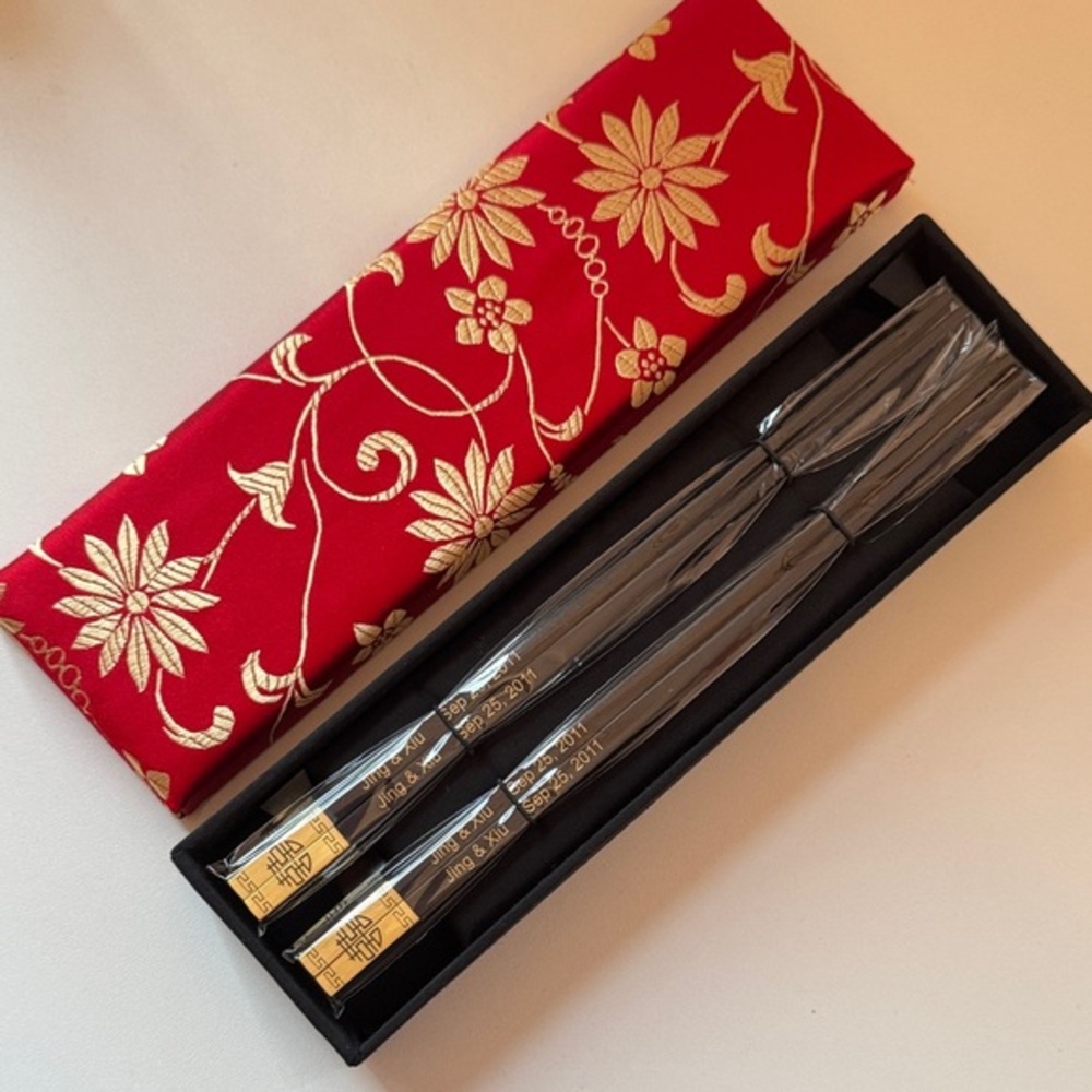 Elegant Black Chopsticks with Red Floral Box NEW